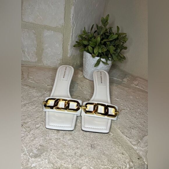 Good American white kitten heels w/ gold chain sz 9 - Picture 4 of 7